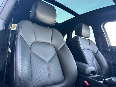 Used 2025 Porsche Macan image 17