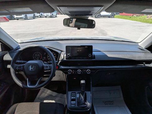 Used 2024 Honda CR-V LX image 18
