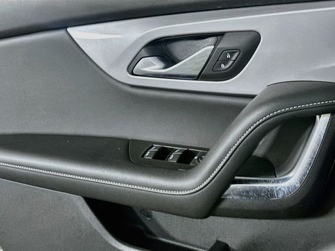 Used 2025 Chevrolet Blazer LT FWD image 15
