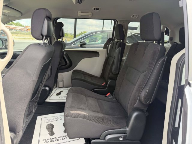 Used 2018 Dodge Grand Caravan SE w/ UConnect Hands-Free Group FWD image 12