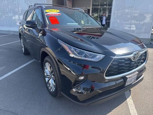Used 2023 Toyota Highlander Limited FWD image 4