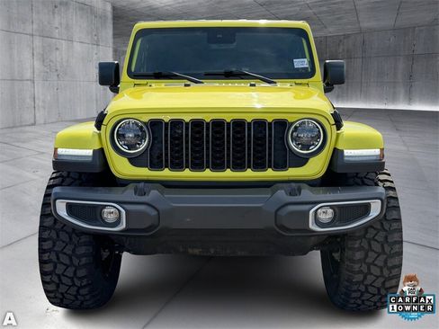 Certified 2024 Jeep Gladiator Sport image 9