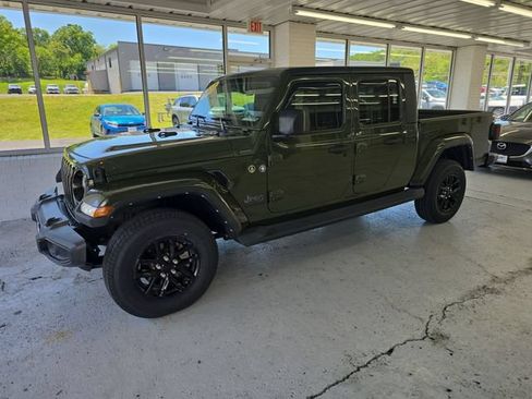 Used 2022 Jeep Gladiator Sport AWD/4WD image 2