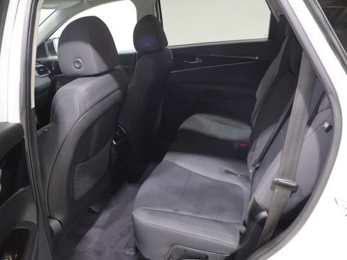 Used 2019 Kia Sorento AWD V6 image 17
