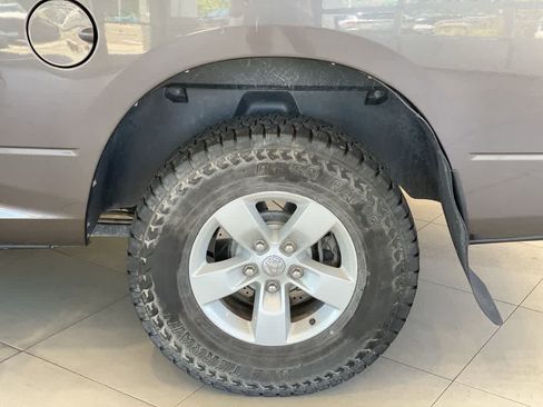 Used 2017 RAM 1500 Classic SLT AWD/4WD image 11