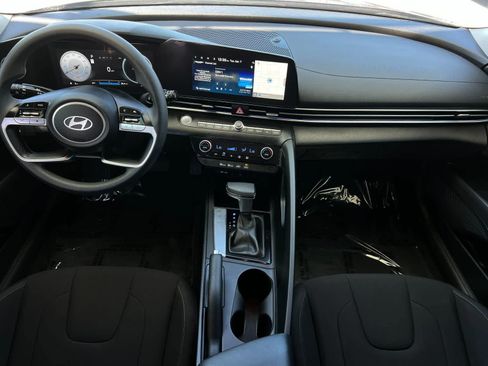 Used 2024 Hyundai Elantra SEL FWD image 4