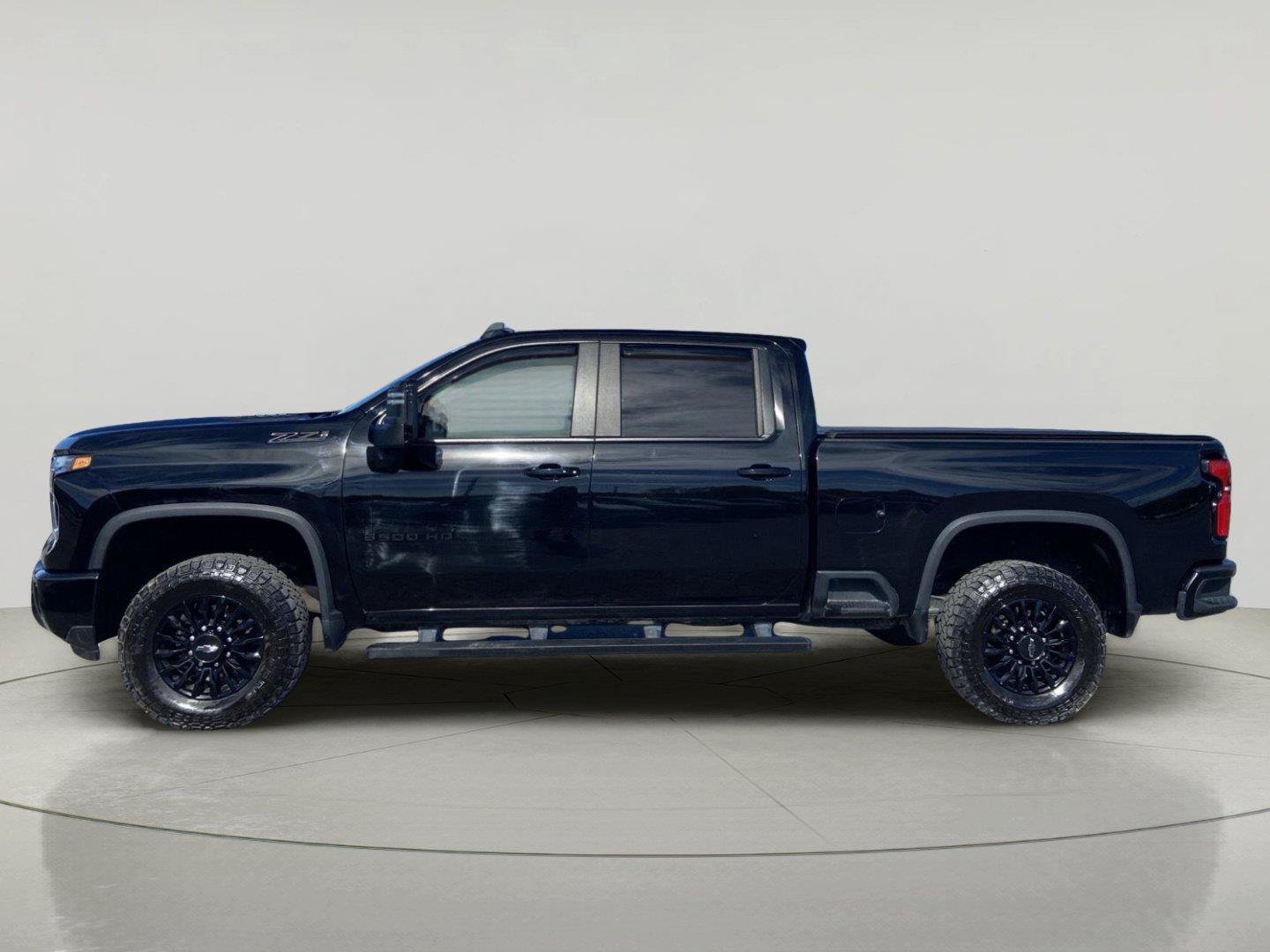 Used 2024 Chevrolet Silverado 3500 LT w/ Midnight Edition AWD/4WD image 9