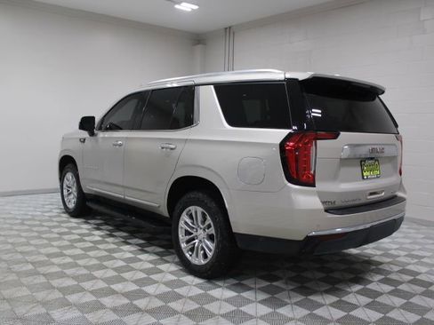 Used 2022 GMC Yukon SLT w/ SLT Premium Package image 10
