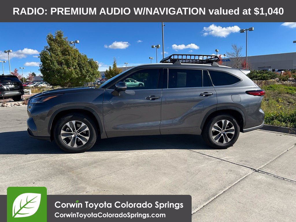 Used 2022 Toyota Highlander XLE FWD image 4