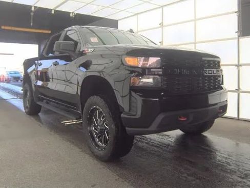 Used 2019 Chevrolet Silverado 1500 Custom Trail Boss w/ Custom Convenience Package image 2