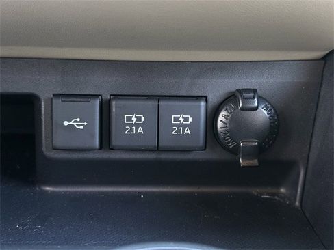 Used 2021 Toyota Highlander XLE image 21