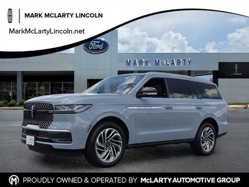 Certified 2025 Lincoln Navigator Reserve AWD/4WD image 1