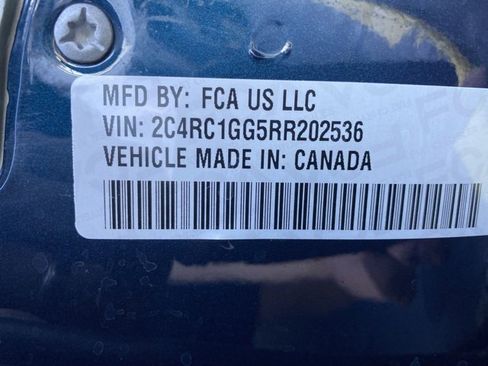 Used 2024 Chrysler Pacifica Limited w/ S Appearance Package image 28