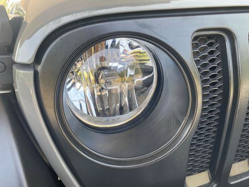 Used 2021 Jeep Wrangler Sport AWD/4WD image 37