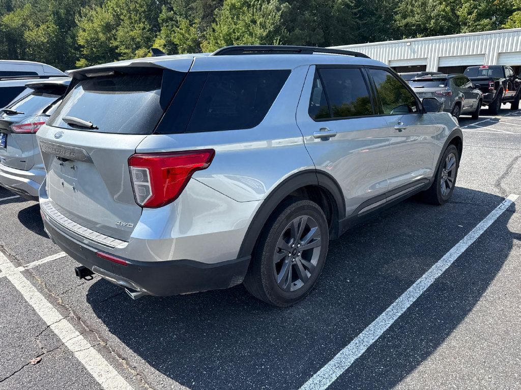 Used 2024 Ford Explorer XLT w/ Equipment Group 202A AWD/4WD image 18