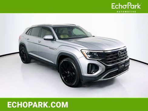 Used 2025 Volkswagen Atlas Cross Sport SE FWD image 1