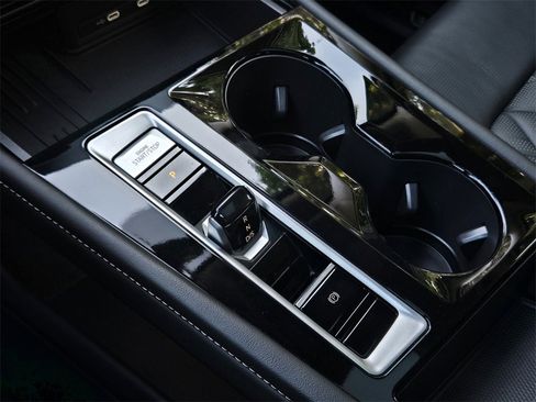 Used 2025 Volkswagen Atlas SEL Premium R-Line image 20