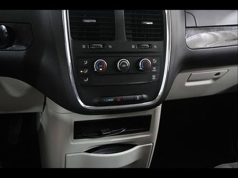 Used 2016 Dodge Grand Caravan American Value Package FWD image 12