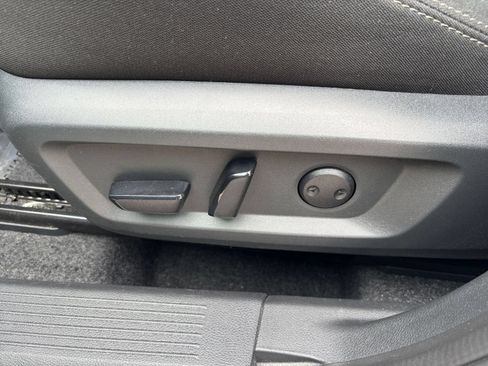 Used 2025 Nissan Rogue SV FWD image 21