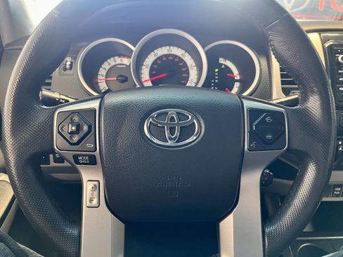 Used 2015 Toyota Tacoma PreRunner w/ SR5 Package image 9