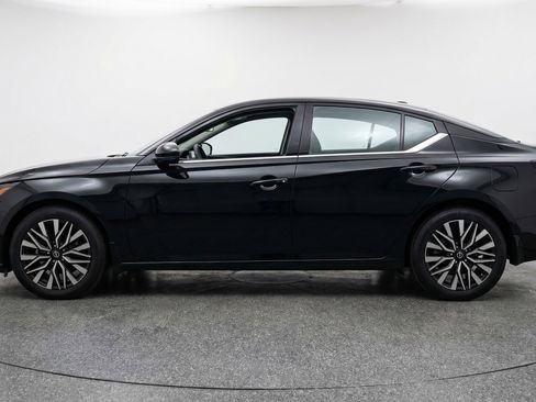 Used 2025 Nissan Altima 2.5 SV FWD image 5
