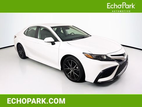 Used 2024 Toyota Camry SE FWD image 1