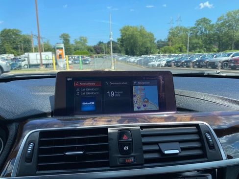 Used 2018 BMW 330i xDrive Sedan w/ Convenience Package AWD/4WD image 18