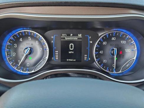 Used 2022 Chrysler Voyager LX image 11