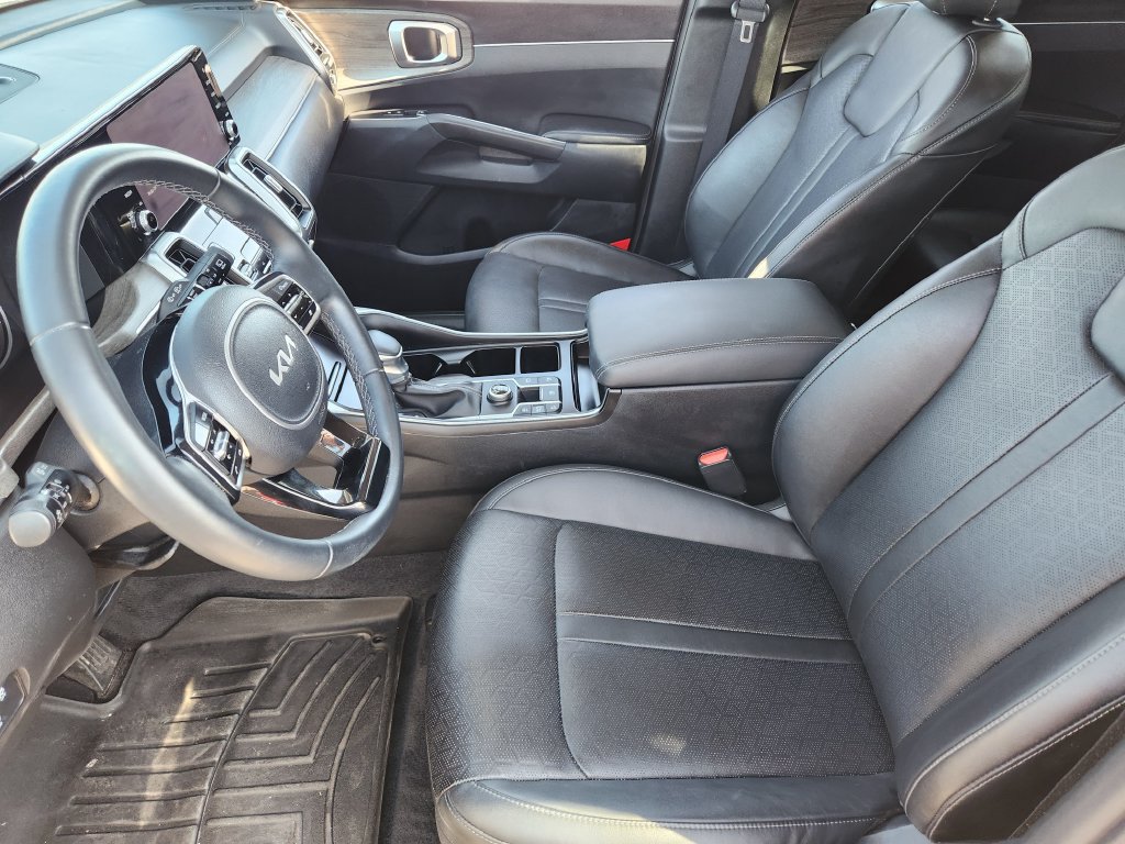 Used 2022 Kia Sorento EX w/ Panoramic Sunroof Package FWD image 11
