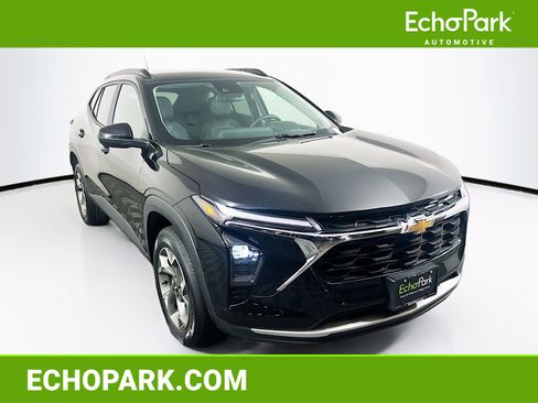 Used 2025 Chevrolet Trax LT w/ LT Convenience Package FWD image 1