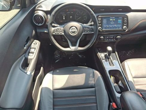 Used 2023 Nissan Kicks SR w/ SR Premium Package FWD image 12