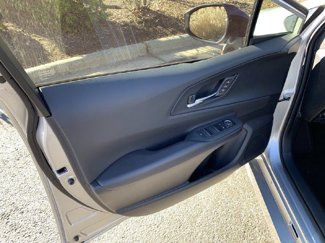 New 2025 Toyota Prius Plug-In Hybrid FWD image 17