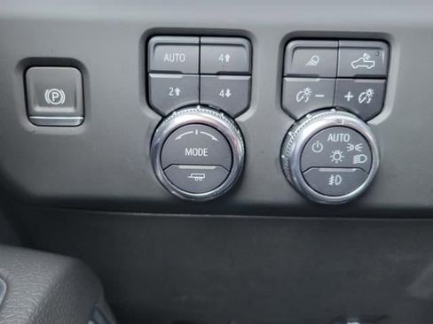 Used 2024 GMC Sierra 3500 Denali w/ Technology Package AWD/4WD image 26