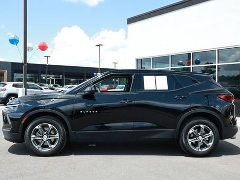 Used 2025 Chevrolet Blazer LT FWD image 9