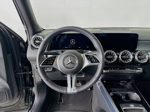 Used 2025 Mercedes-Benz GLB 250 4MATIC image 21