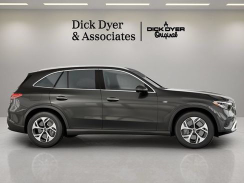 Used 2025 Mercedes-Benz GLC 350e 4MATIC image 8
