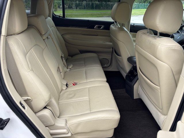 Used 2013 Lincoln MKT AWD image 12