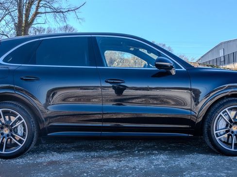 Used 2019 Porsche Cayenne Turbo w/ Sportdesign Package image 6