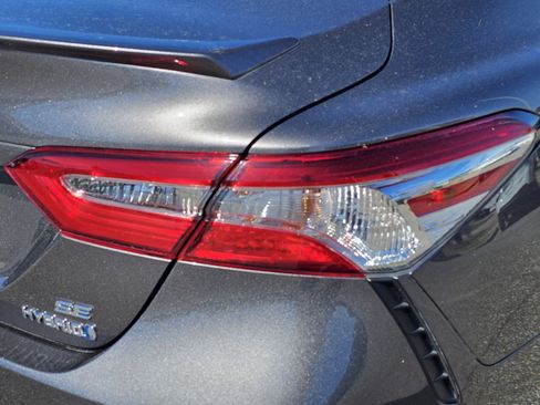 Used 2020 Toyota Camry SE image 9