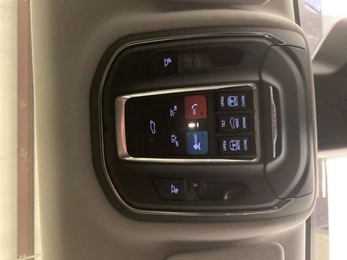 Used 2022 Jeep Grand Cherokee L Limited w/ Luxury Tech Group II image 19