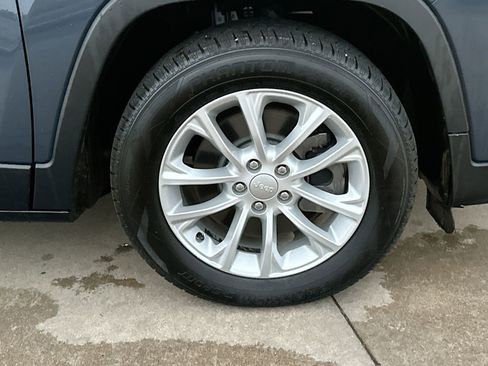 Used 2021 Jeep Cherokee Latitude image 10