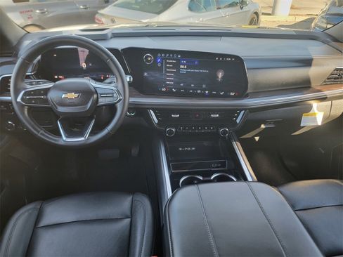 Used 2025 Chevrolet Suburban LT w/ Comfort Package image 19