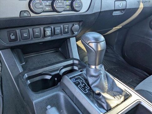 Used 2021 Toyota Tacoma TRD Off-Road image 11