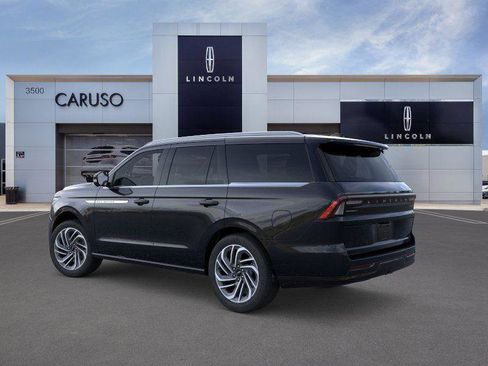 Used 2025 Lincoln Navigator Reserve image 4