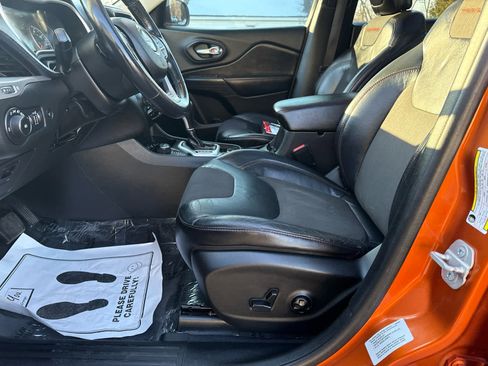 Used 2015 Jeep Cherokee Trailhawk w/ Comfort/Convenience Group image 11