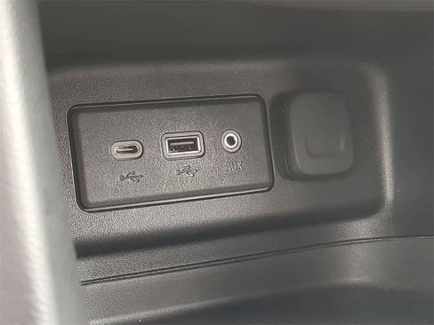 Used 2019 Chevrolet Equinox LT w/ Driver Convenience Package image 28