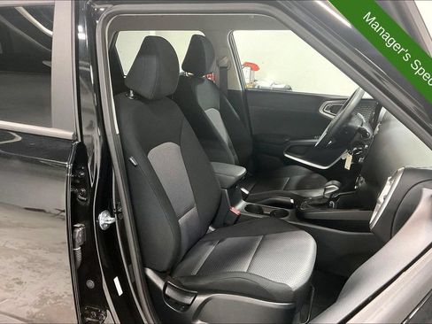 Used 2025 Kia Soul LX FWD image 9