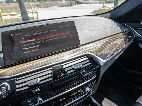 Used 2019 BMW 540i w/ M Sport Package RWD image 28