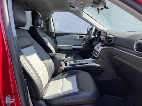 Used 2024 Ford Explorer XLT w/ Equipment Group 202A image 10