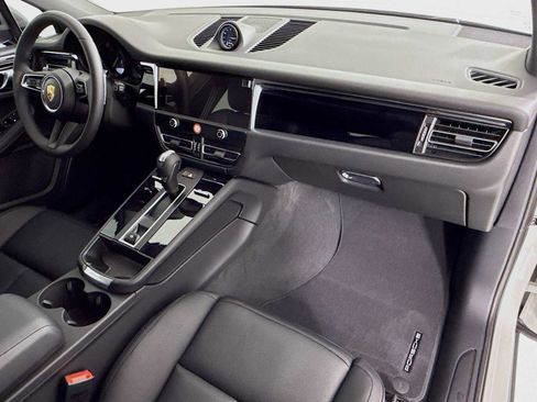 New 2026 Porsche Macan image 31